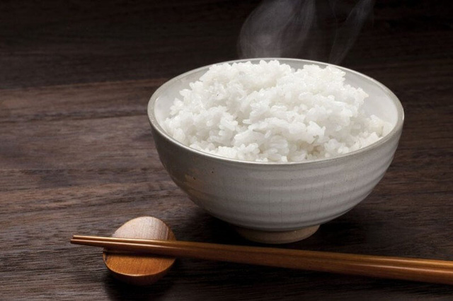 Cần bỏ ngay những thói quen vo gạo vô cùng độc hại này kẻo làm lãng phí dinh dưỡng hoặc gây bệnh ung thư - Ảnh 1.
