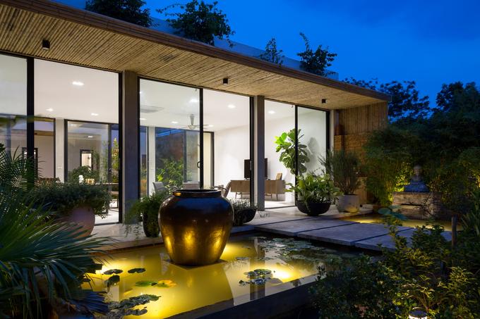 Ngôi nhà hiện đại pha nét cổ làng quê Bắc Bộ lên báo quốc tế