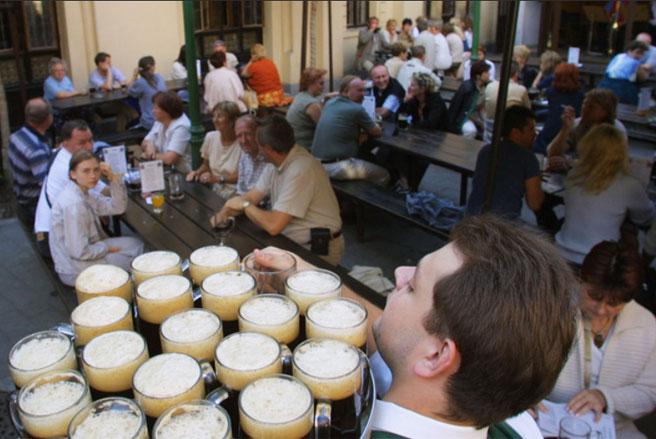 Đất nước "nghiện" bia nhất thế giới 2