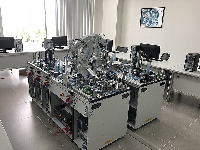 Công nghiệp 4.0- Nhìn từ một tổ hợp sản xuất ô tô cong nghiep 40 nhin tu mo to hop san xuat o to