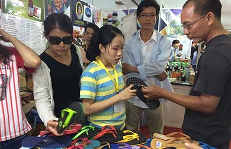 Hàng Thái xâm nhập thị trường Việt Nam ngày càng mạnh mẽ
thông qua các hội chợ. Ảnh: Tú Uyên